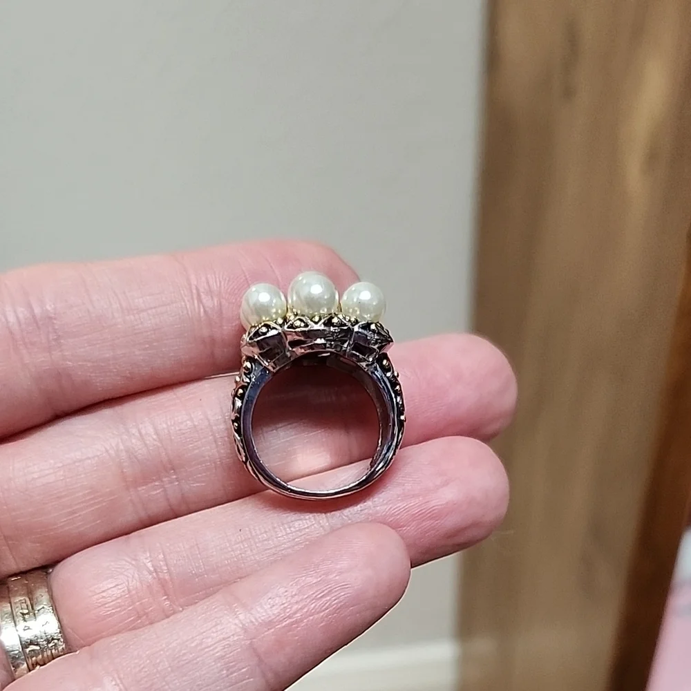 Elegant  Pearl Cluster Ring - Picture 3 of 5